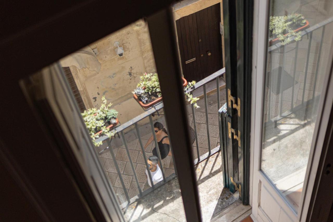Palazzo Della Contessa - Suites & Breakfast Lecce Exterior photo