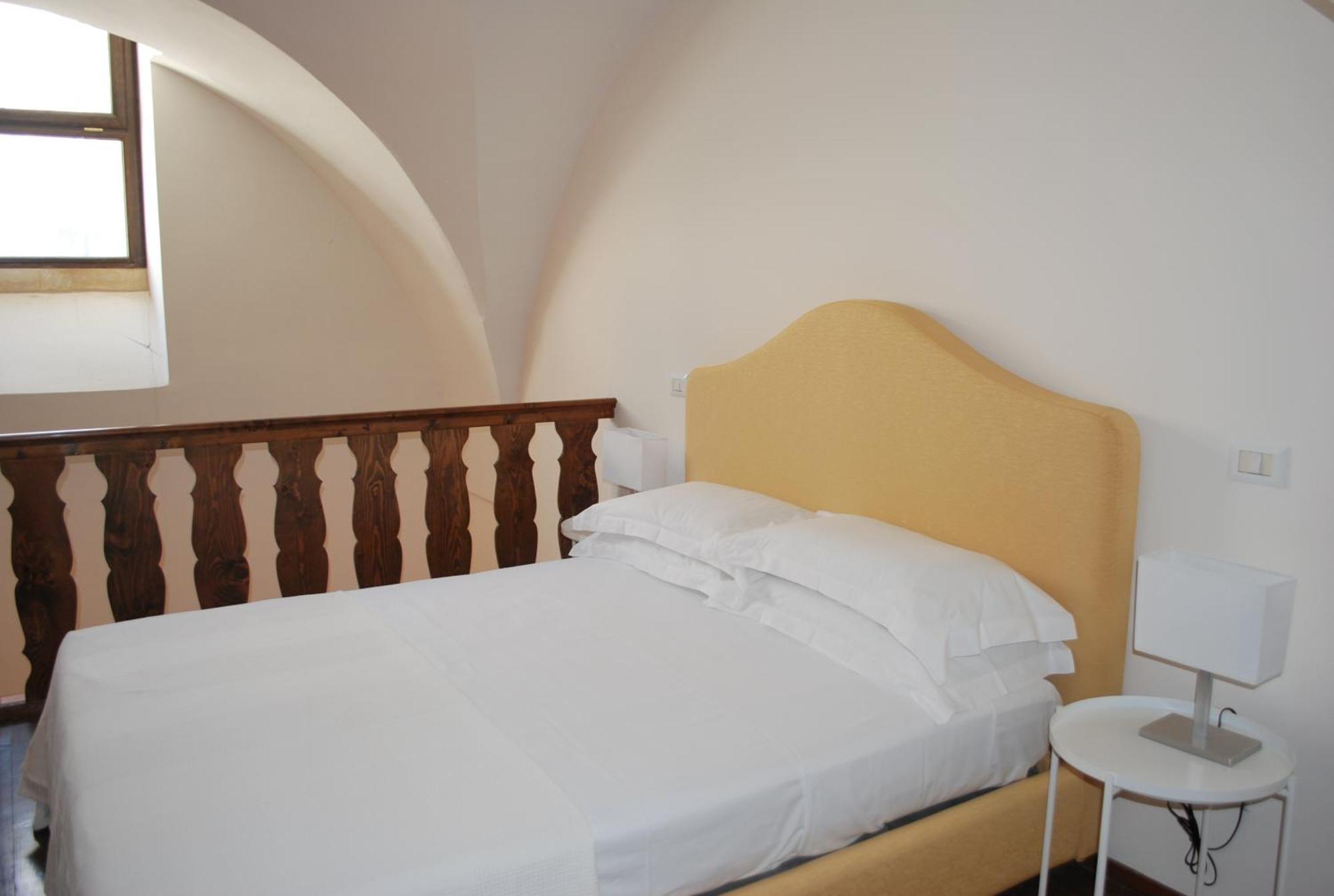Palazzo Della Contessa - Suites & Breakfast Lecce Exterior photo